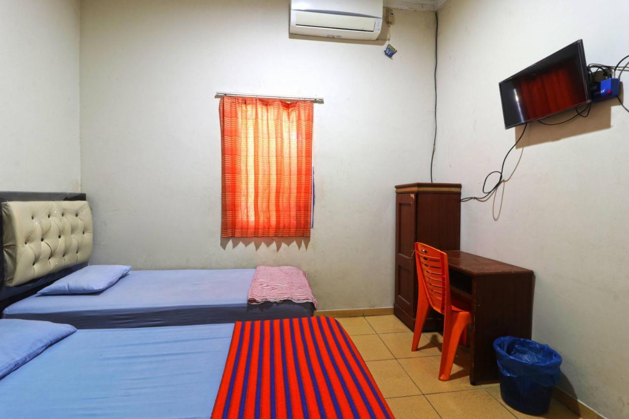 מלון Parit  Wisma Cempaka 2 Syariah מראה חיצוני תמונה